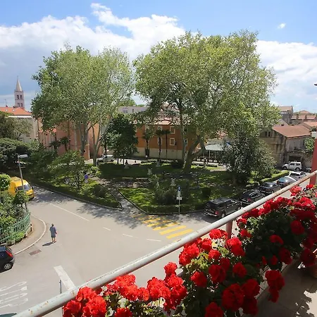 Sunset View 아파트